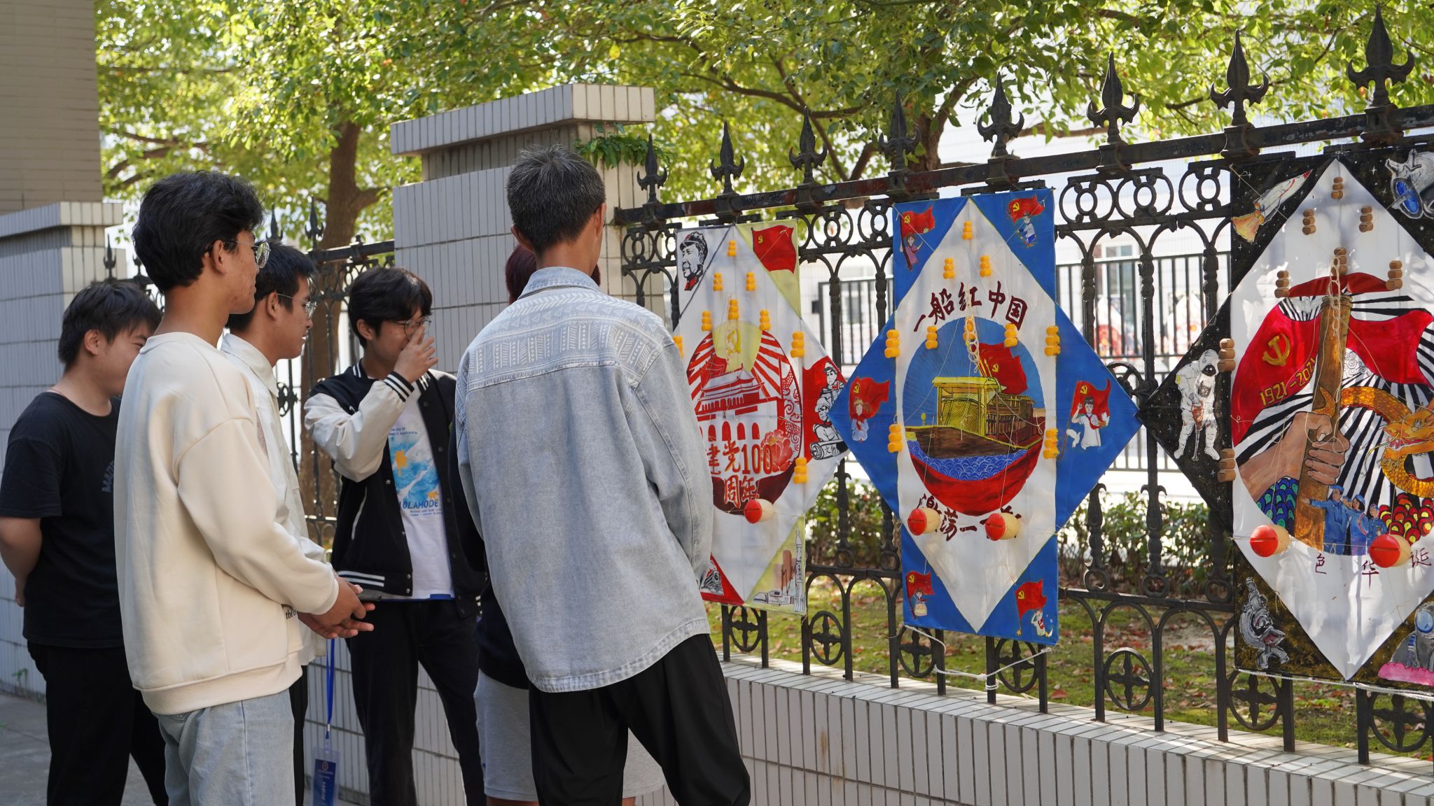 心传承逐梦青春南通板鹞风筝精品展走进一站式学生社区